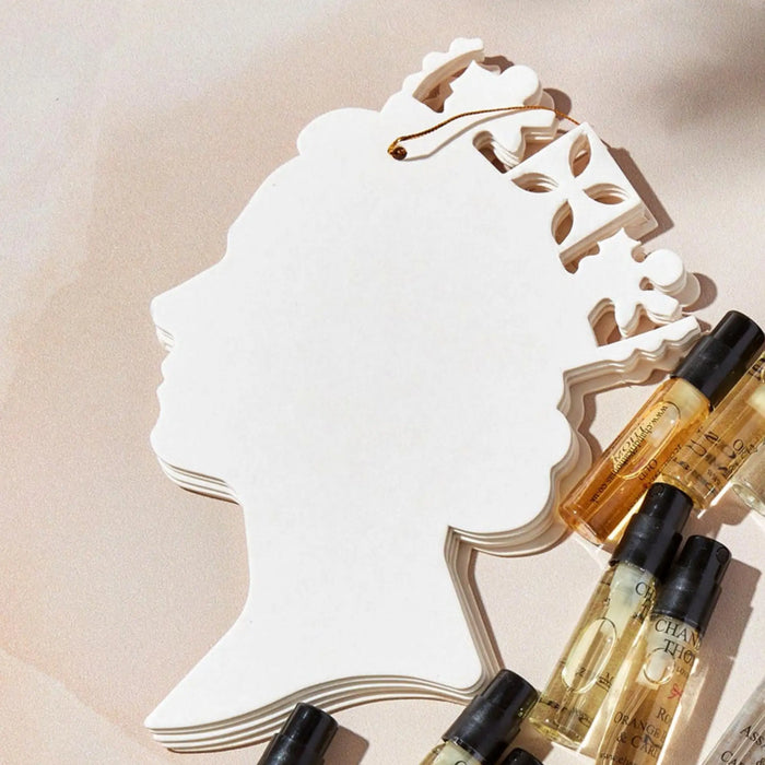 
  
    Image of scent diffuser leaf in queen's head shape
  

